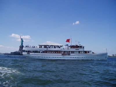 NY Charter yacht Mariner III - Statue